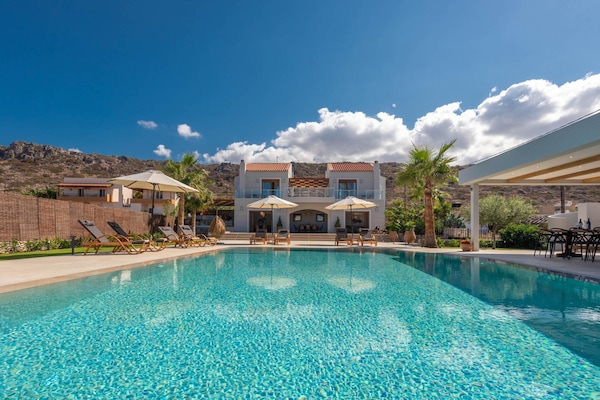 Luxe villa in Heraklion voor 12 personen met zwembad en zeezicht - thumbnail 1