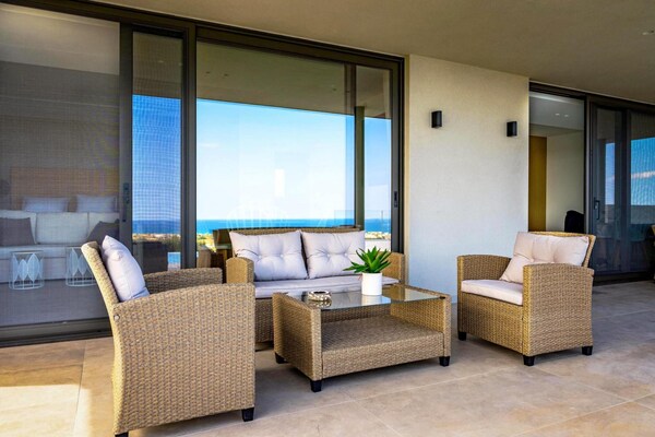 Villa Kamelia – Elegante villa met privézwembad en zeezicht bij Heraklion - thumbnail 3