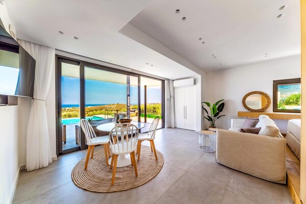 Villa Kamelia – Elegante villa met privézwembad en zeezicht bij Heraklion - thumbnail 2