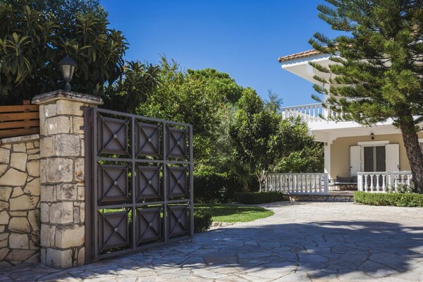 Villa Lilly: Ruime villa met privézwembad voor 12 personen in Kipseli - thumbnail 1