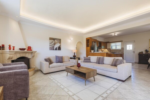 Villa Lilly: Ruime villa met privézwembad voor 12 personen in Kipseli - thumbnail 3