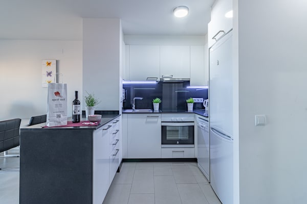 Modern appartement met zeezicht en terras aan de golfbaan in Empuriabrava - thumbnail 2