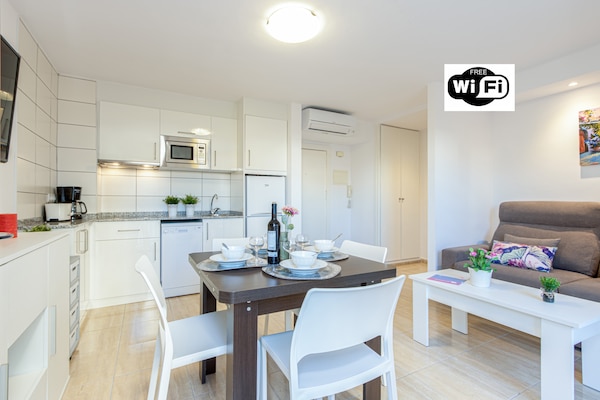 4-persoons modern appartement direct aan het strand in Rosas - thumbnail 2