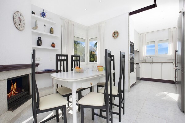 Centraal gelegen villa in Calella de Palafrugell nabij het strand - thumbnail 2