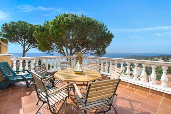 Villa Crisantemo: Ruim vakantiehuis met privézwembad en zeezicht nabij Lloret de Mar - thumbnail 6