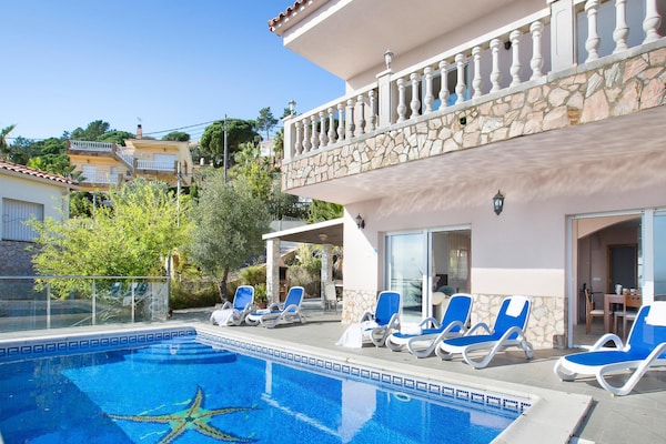 Ruime villa met privézwembad en zeezicht aan de golfbaan bij Lloret de Mar - thumbnail 6