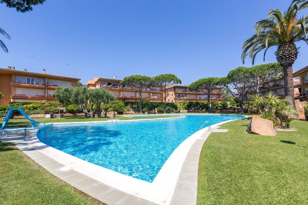 Comfortabel appartement met tuin en zwembad op 500m van het strand - thumbnail 1