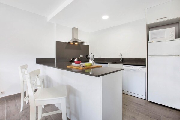 Comfortabel appartement met tuin en zwembad op 500m van het strand - thumbnail 4
