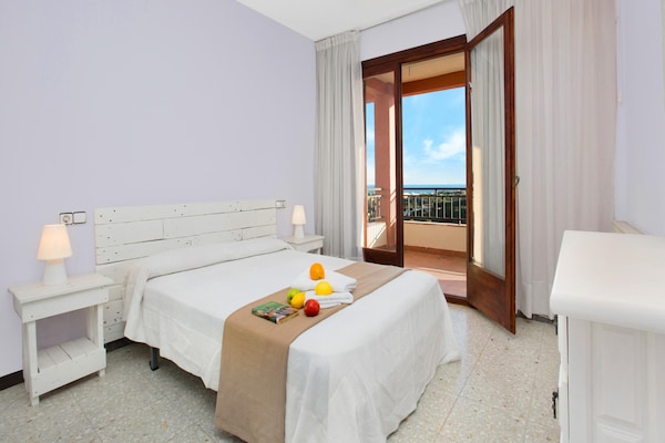 9-persoons villa met privézwembad en zeezicht in Blanes - thumbnail 2