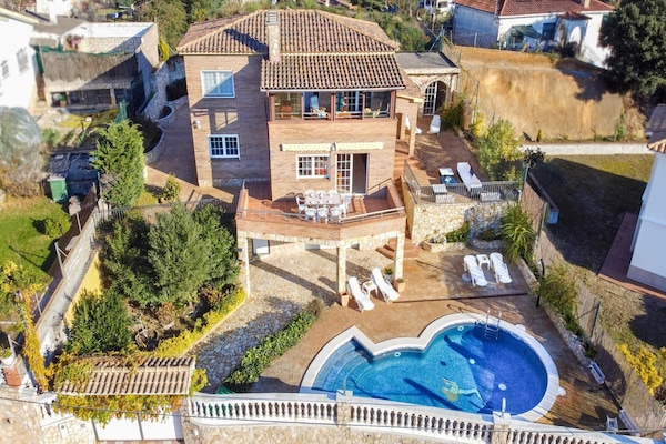 8-persoons villa met privézwembad in Vidreres - thumbnail 1