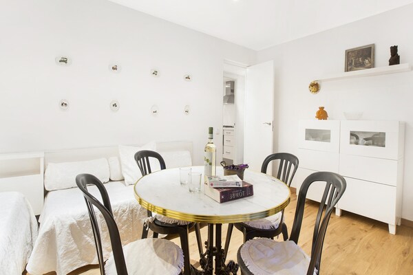 Moderne strandappartement met zeezicht in Llafranc - thumbnail 2
