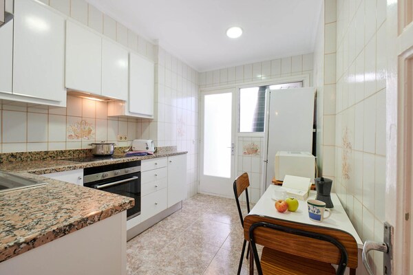 Aurora 4: Zonovergoten appartement op 50m van strand in Calella de Palafrugell - thumbnail 2
