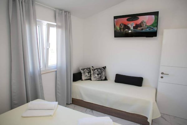 Stijlvol appartement in Novalja met zwembad, vlak bij zee - thumbnail 4