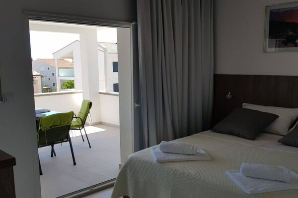 4-persoons appartement met zeezicht in Novalja op 500m van het strand - thumbnail 4