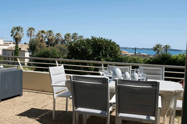 Appartement met zeezicht in Golfe-Juan, vlakbij strand en Cannes - thumbnail 6