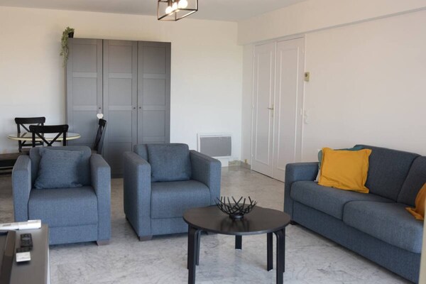 Appartement met zeezicht in Golfe-Juan, vlakbij strand en Cannes - thumbnail 3