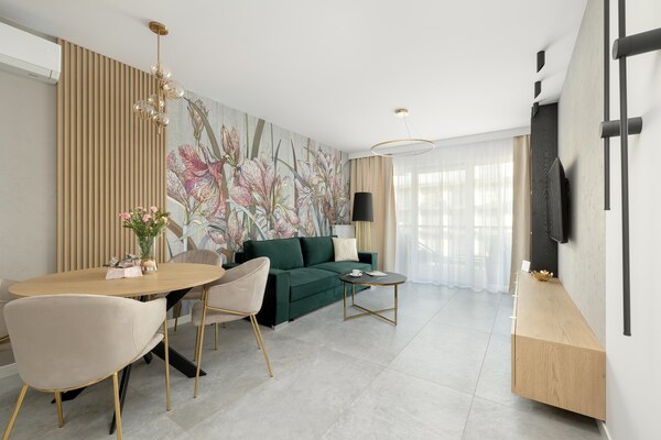 Comfortabel appartement aan de Dziwna met wellness en zwembad, vlakbij strand - thumbnail 1