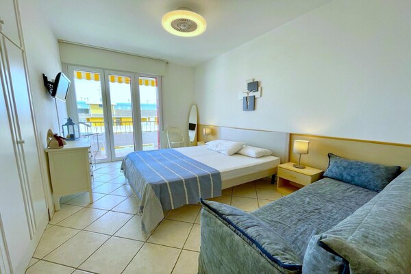 Zonovergoten appartement met zwembad op 50 meter van zee in Porto Santa Margherita - thumbnail 4