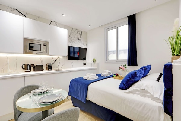 Stijlvolle studio in hartje 2e arrondissement Parijs – 16m² voor 2 personen - thumbnail 2