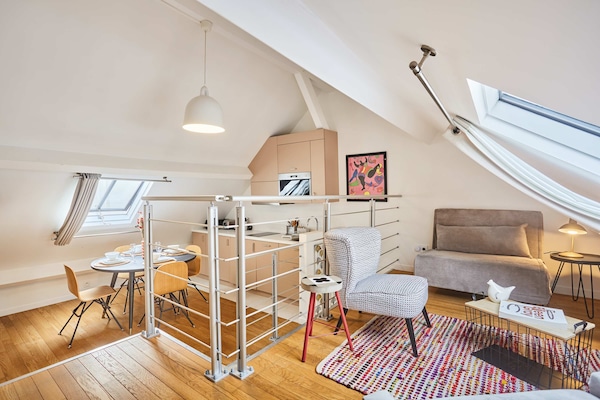 Parijs triplex met airco, 2 slaapkamers en wasmachine in 10e arrondissement - thumbnail 1