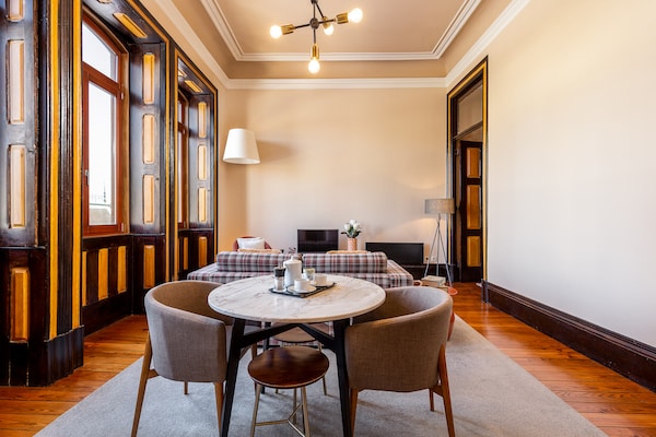 Compact stadsappartement met balkon in hartje Porto, vlakbij Bolhão - thumbnail 2