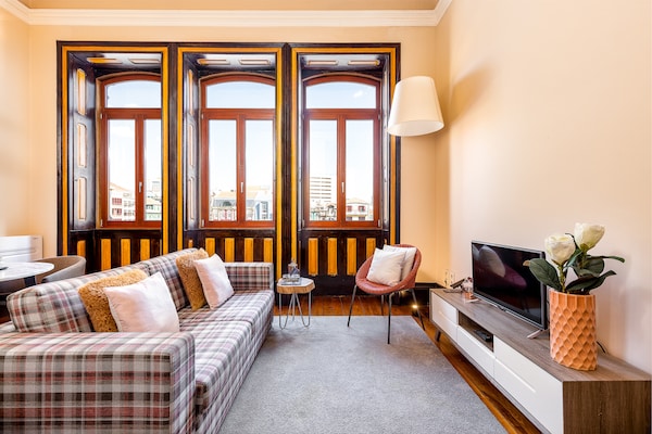 Compact stadsappartement met balkon in hartje Porto, vlakbij Bolhão - thumbnail 1