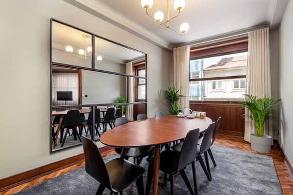 Groot appartement in hartje Porto, vlakbij de levendige Santa Catarina straat - thumbnail 2
