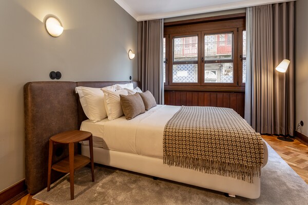 Groot appartement in hartje Porto, vlakbij de levendige Santa Catarina straat - thumbnail 4