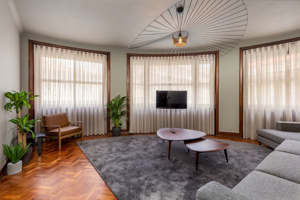 Groot appartement in hartje Porto, vlakbij de levendige Santa Catarina straat - thumbnail 6