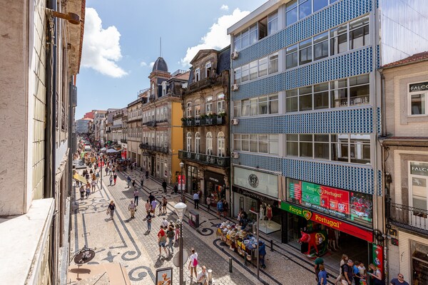 Groot appartement in hartje Porto, vlakbij de levendige Santa Catarina straat - thumbnail 5
