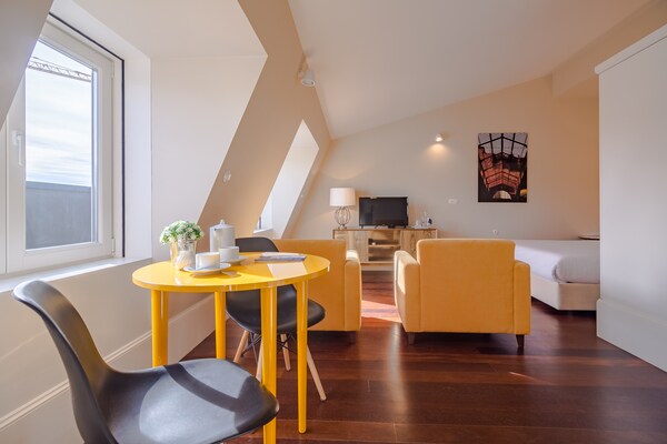 Compact en knus appartement in het bruisende hart van Porto - thumbnail 5