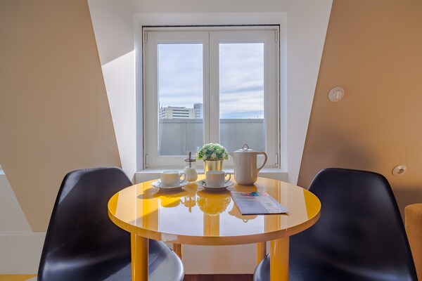 Compact en knus appartement in het bruisende hart van Porto - thumbnail 2