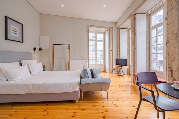 Knusse studio in het kloppend hart van Porto – ideaal voor 2 personen - thumbnail 1