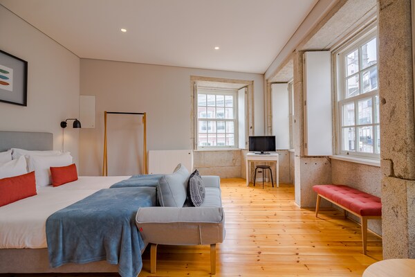 Knus appartement in hartje Porto met balkon, vlakbij metro - thumbnail 5