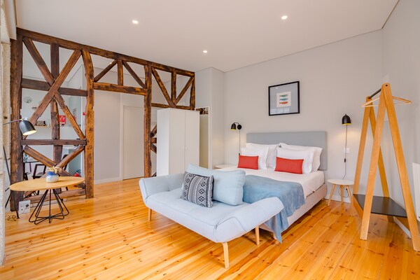 Knus appartement in hartje Porto met balkon, vlakbij metro - thumbnail 1
