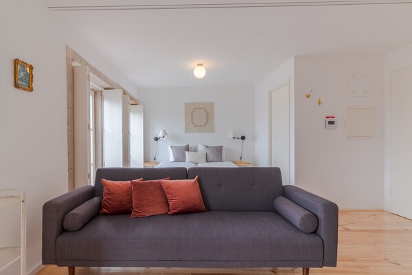 Compact stadsappartement met balkon in hartje Porto - thumbnail 1