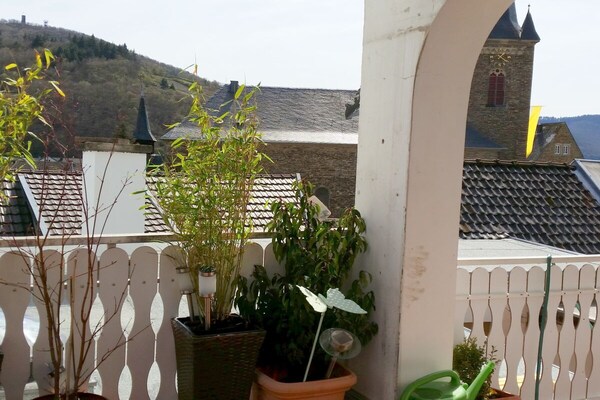 Modern vakantiehuis met panoramisch wijngaardzicht in Dernau - thumbnail 4