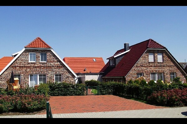 Landhuis Annika in Greetsiel: 110m², tuin, open haard & honden welkom - thumbnail 1