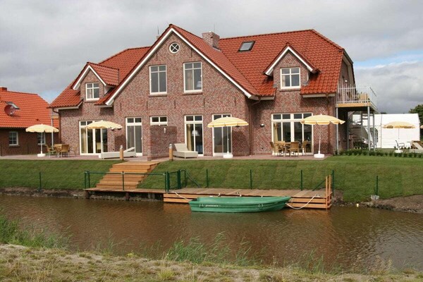Stijlvol vakantiehuis aan het water in Greetsiel voor 4 personen - thumbnail 1