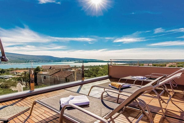 Villa met panoramisch dakterras, zwembad en sauna in Kornić - thumbnail 4