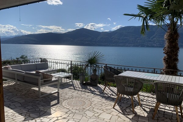 Appartement met panoramisch meerzicht en terras aan het Lago Maggiore - thumbnail 1