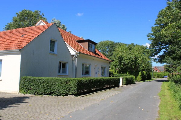 Modern vakantiehuis aan de weilandrand in Altfunnixsiel, vlakbij de Noordzee - thumbnail 1