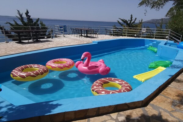 Sfeervol vakantiehuis voor 5 personen nabij Starigrad Paklenica - thumbnail 1