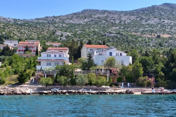 Sfeervol vakantiehuis voor 5 personen nabij Starigrad Paklenica - thumbnail 3