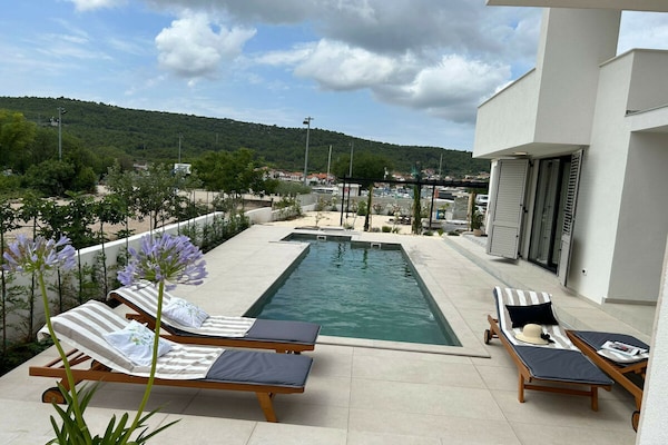 Moderne villa aan zee met privé zwembad in Bilice, vlak bij Šibenik - thumbnail 4