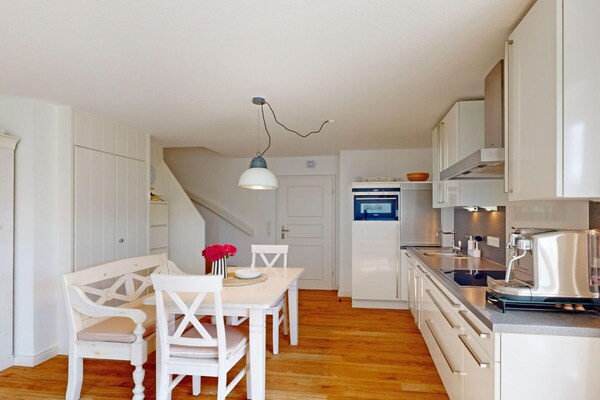 Licht hoekhuis in Oldsum met tuin op zuidwest, 6 personen - thumbnail 4