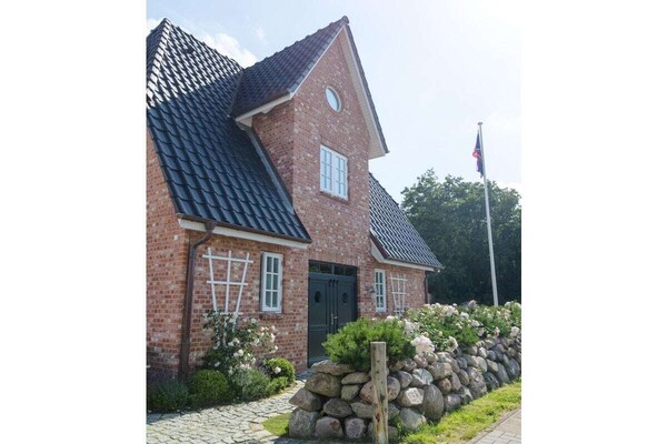 Knus strandnest voor 8 met sauna en open haard, vlakbij zee - thumbnail 2