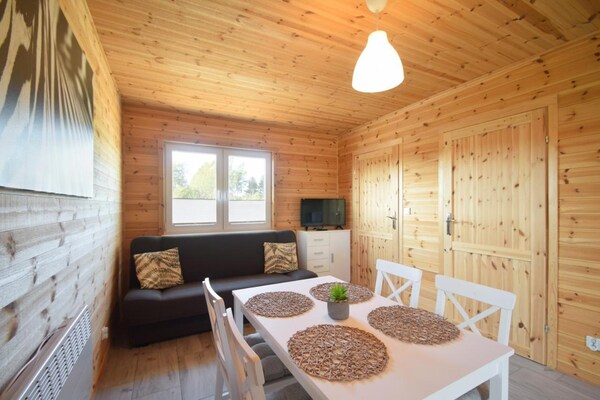 Gelijkvloers vakantiehuis in het bos, 480 meter van het strand in Sarbinowo - thumbnail 2