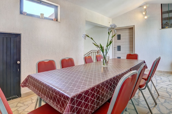 Op 1,0 km van het strand: Sfeervol appartement in Valbandon - thumbnail 1