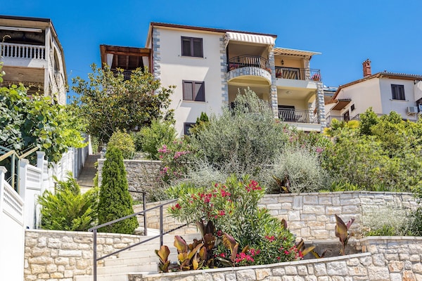 Lady M Gold – Stijlvol appartement met balkon en zeezicht in Rabac - thumbnail 1